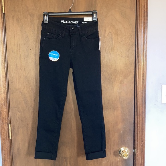Wallflower ultra fit crop black cuffed jean ultra stretch ultra soft size 1 / 25 - Picture 10 of 17